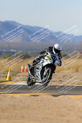 media/Dec-17-2023-CVMA (Sun) [[bf0c04832d]]/Race 2 Amateur Supersport Open/